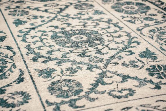 Louis De Poortere rug Antiquarian Suzani 9733 Notos zoom 6